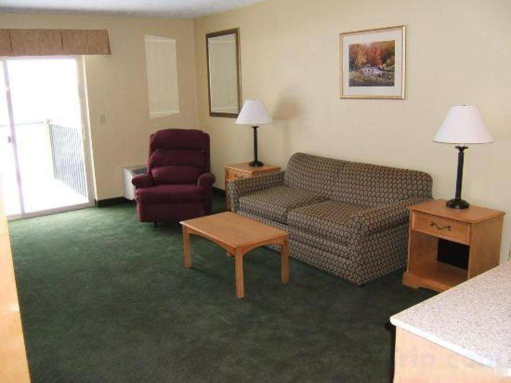 Holiday Inn Express Munising-Lakeview Hotel By Ihg Eksteriør billede