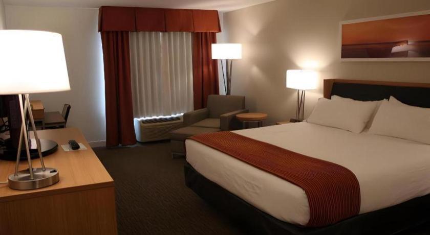 Holiday Inn Express Munising-Lakeview Hotel By Ihg Eksteriør billede
