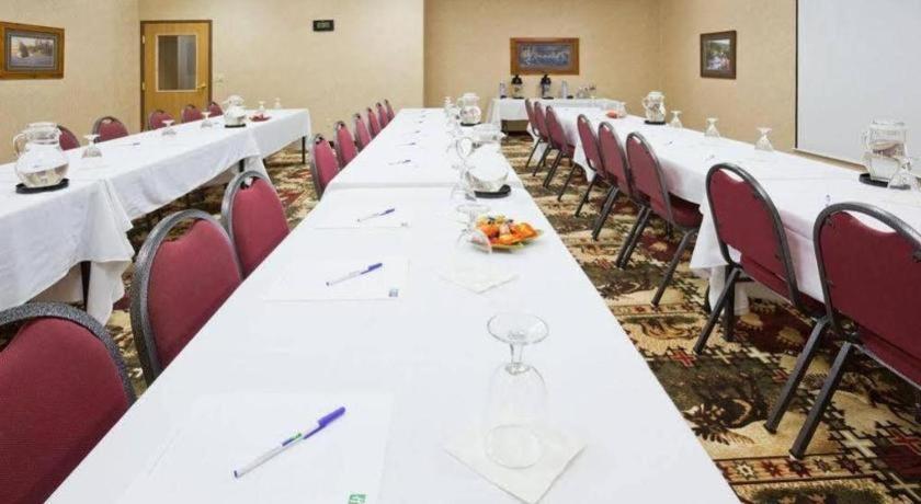 Holiday Inn Express Munising-Lakeview Hotel By Ihg Eksteriør billede