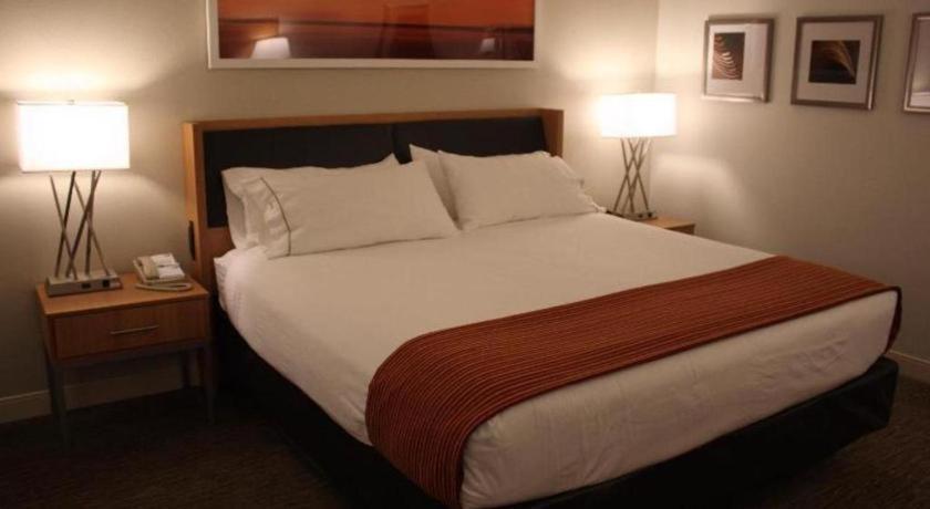 Holiday Inn Express Munising-Lakeview Hotel By Ihg Eksteriør billede